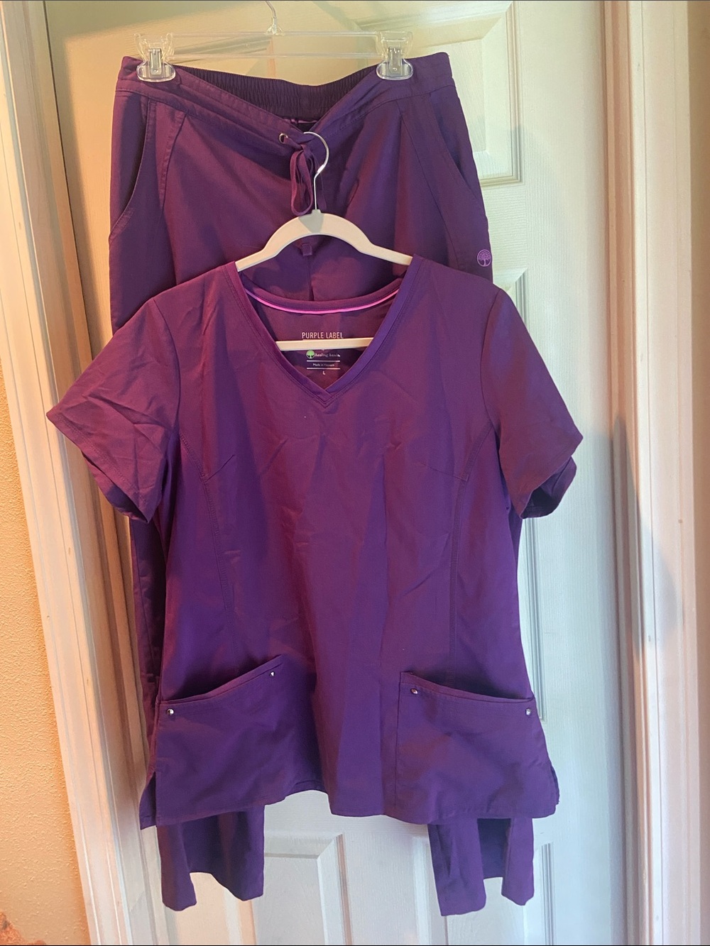 healing hands Lg Purple V-Neck Short Sleeve Scrub Top and matching Medium pants